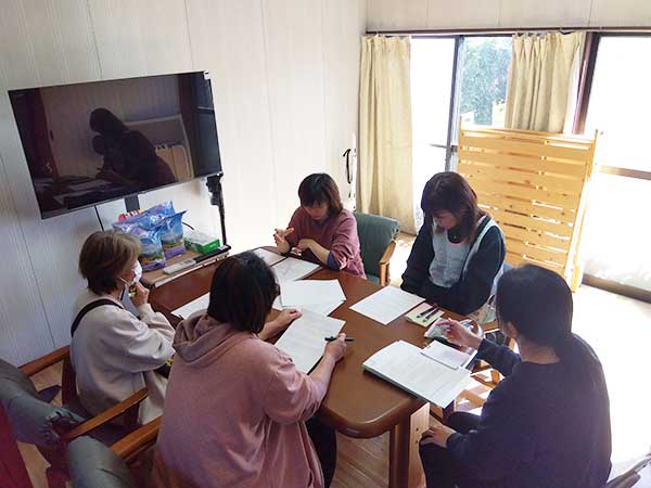 スタッフ会議の様子　ヘルパーステーションCB